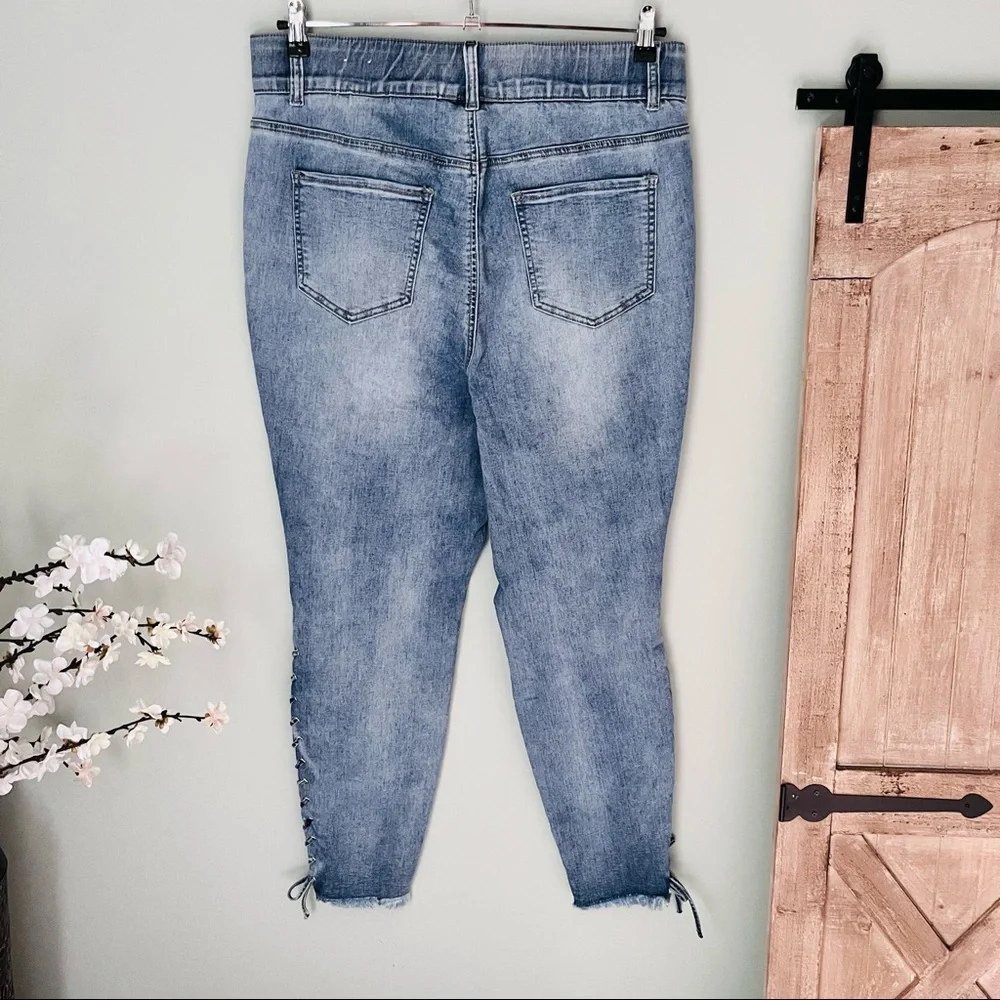 Fashion to Figure Curvy Skinny Jean Lace Up Detail NWT Size 18 - Picture 7 of 7
